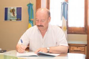 Obras Pblicas: el intendente firm un convenio para el reacondicionamiento del Caadn Gutirrez